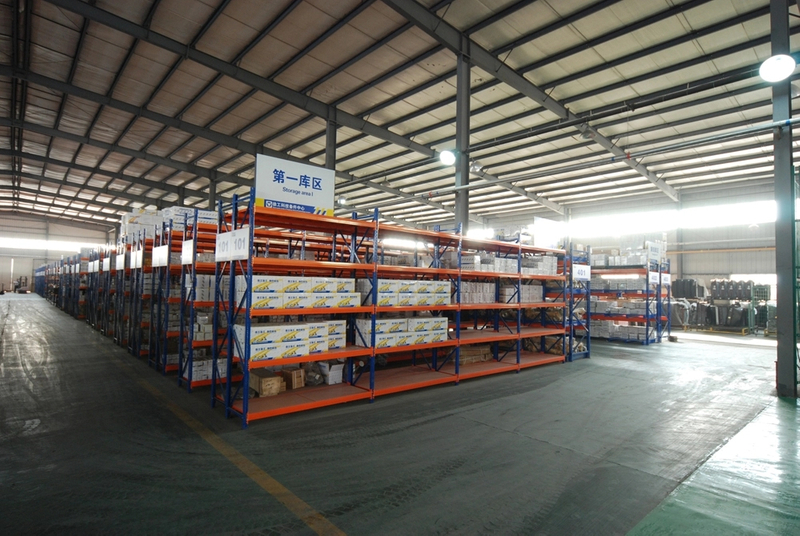 أرفف تخزين متوسطة الحجم من Warehouse